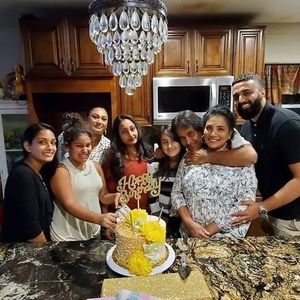 Meet your Posher, Sharifa